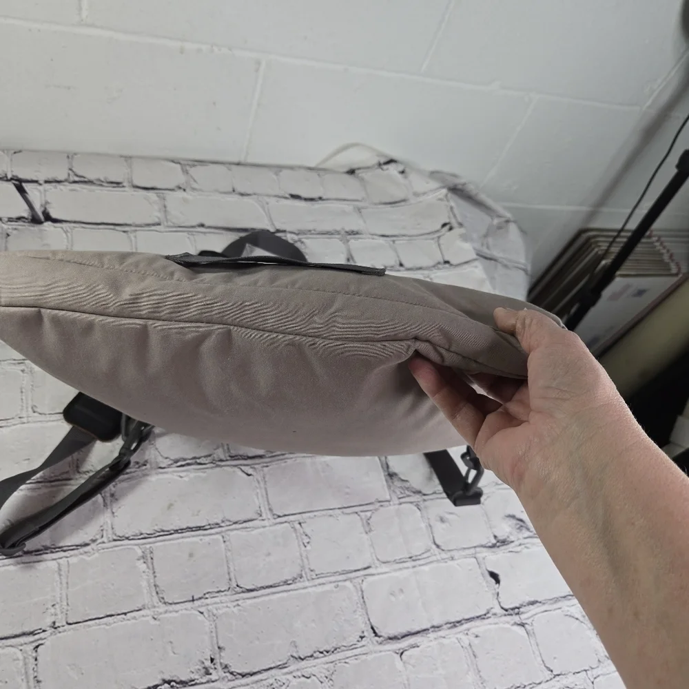 Cotopaxi Chuspa Messenger Bag In Light gray padded laptop bag